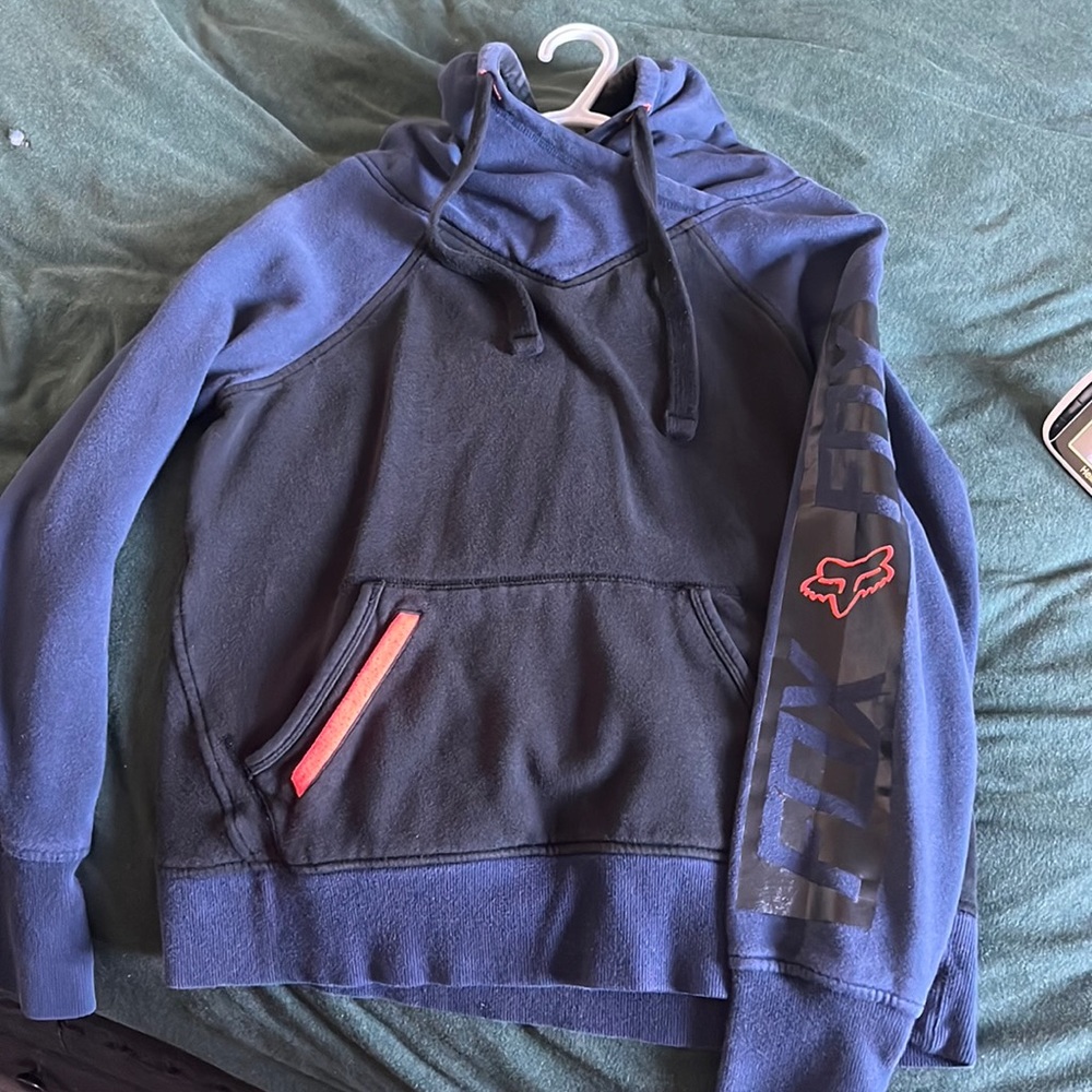 2/$15 Women’s Fox hoodie, black with Navy and hot pink size medium